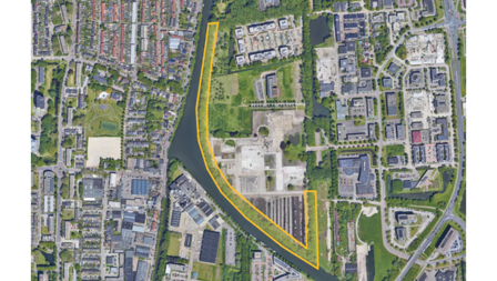 Luchtfoto met groenstrook langs kanaal uitgelicht