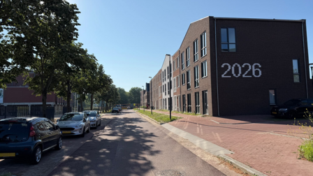 Nieuw rijwoningen aan een straat