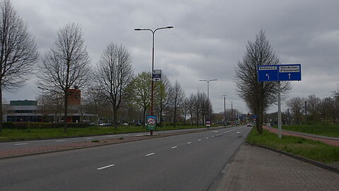 Foto van een straat in Nieuwegein met lantaarnpalen die LED verlichting hebben