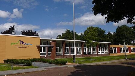Zijaanzicht van openbare daltonschool De Meander in Nieuwegein