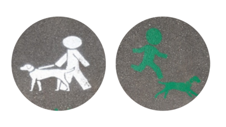 Twee afbeeldingen op de stoep: persoon met aangelijnde hond en persoon met loslopende hond