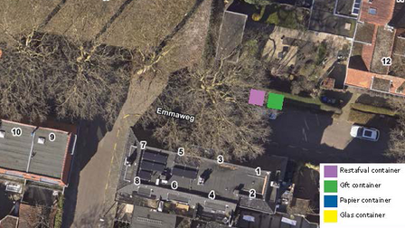 Luchtfoto van de Emmaweg met een paars vierkantje (container voor restafval) en een groen vierkantje (gft-container) ingetekend