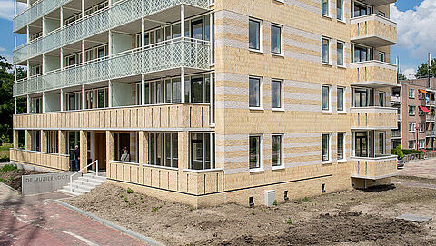 Zijaanzicht van seniorencomplex De Muzieknoot in Nieuwegein