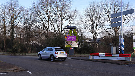 Digitaal informatiebord in de berm van de Zuidstedeweg