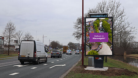 Digitaal informatiebord in de berm van de Weg van de Binnenvaart